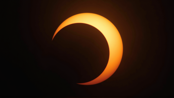 Momentos de Oscurecimiento: ¡Presencia el Último Eclipse Solar de 2025!